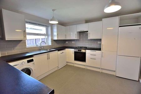 Peartree Court, Welwyn Garden City, Hertfordshire, AL7 - Photo 5