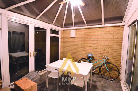 4 bedroom semi-detached house to rent - Photo 4