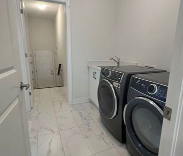 For Lease - 13 Albert Newell Drive, Markham, Ontario - Photo 4