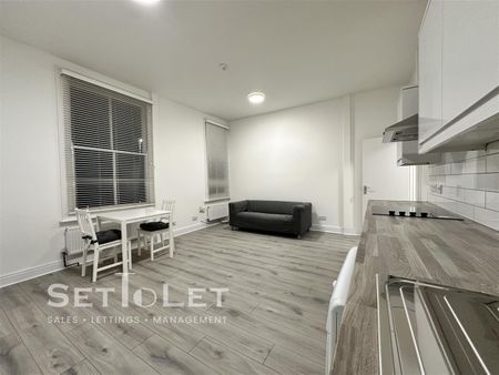 17 Evington Road, Leicester, Leicestershire, LE2 1QG - Photo 2