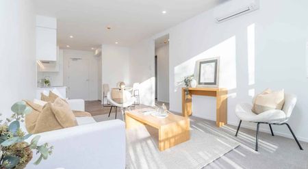 Corner 3 bedroom apartment with park views - Flexible tenancy options - Photo 3