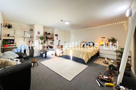 8 Bedroom Mid Terraced House for rent in Regent Park Terrace - Photo 4