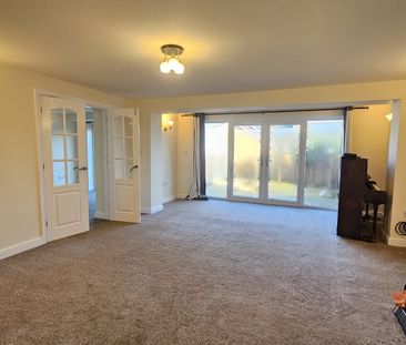 Four bedroom Detached House - Photo 6