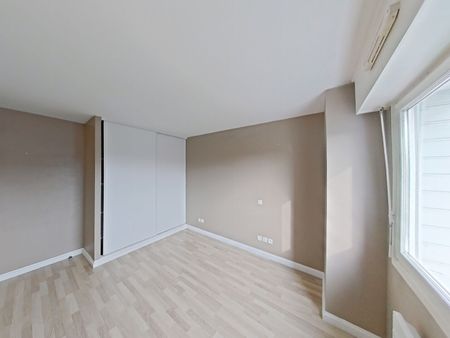 Location Appartement 3 pièces 82m² - Photo 3