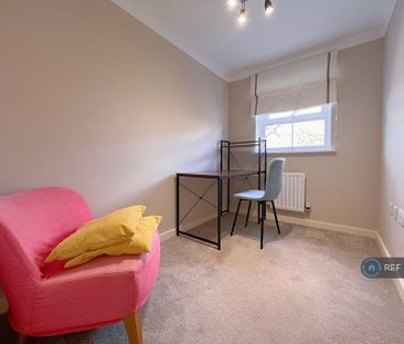 1 bedroom in a house share to rent - Photo 2