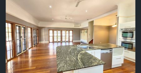 Beautiful Queenslander Mansion - Photo 3