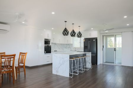 Renovated High Set Home With 12 x 7m Shed ! - Photo 4