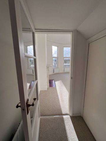 1 Bed Flat, Albert Road, BN1 - Photo 3