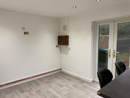 3 bedroom end of terrace house to rent - Photo 2