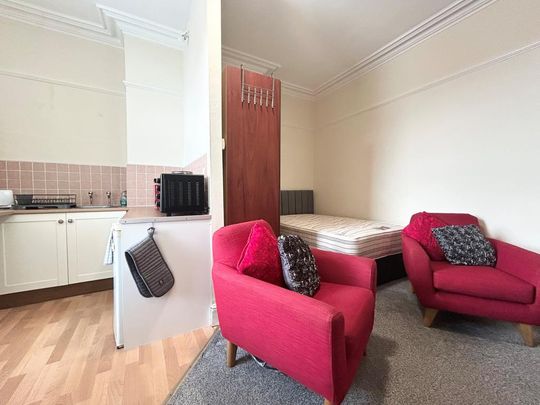 Studio to rent - Photo 1