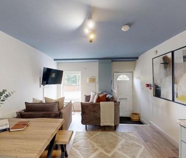 3 bedroom flat to rent - Photo 2