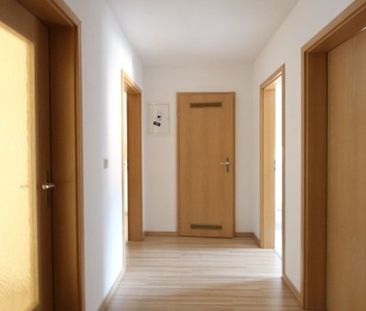 Schicke Dachgeschoss-Wohnung im Herzen von Aue zu vermieten! - Photo 1