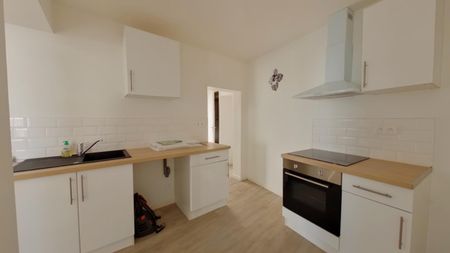 Location Maison 103m² CHATELLERAULT 86100 - Photo 2
