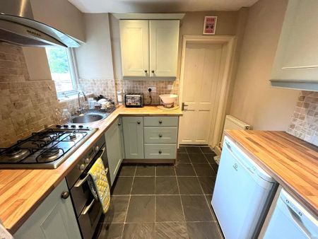 3 bedroom terraced house to rent - Photo 4