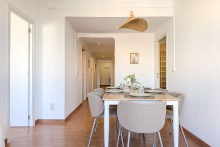 Nice interior room next to Sants train station - Photo 3