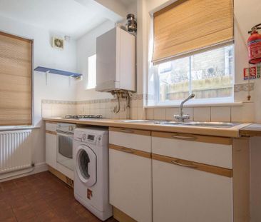 3 bedroom end of terrace house to rent - Photo 3