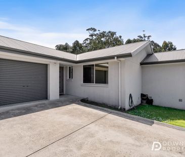 Modern Sun-Filled Villa with Private Deck and Quality Finishes in Q... - Photo 3