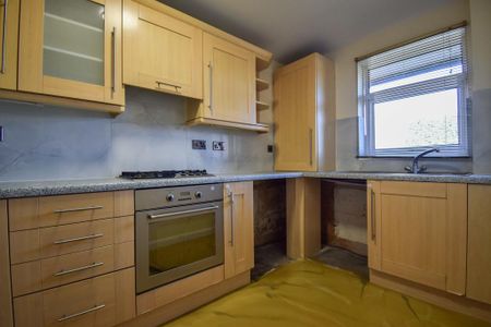 3 bedroom end of terrace house to rent - Photo 3