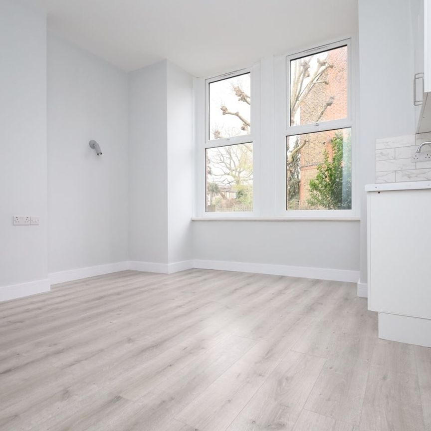 Studio Flat, St. Julians Farm Road, SE27 - Photo 2