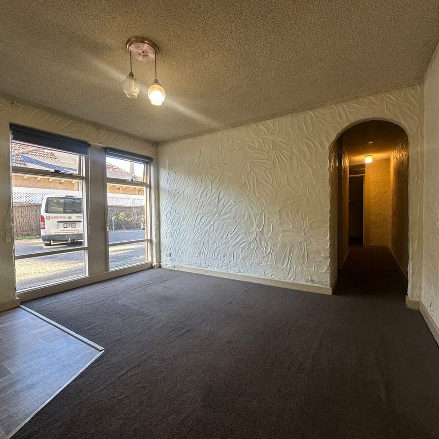 Cozy 2 Bedroom Unit - Walking distance to Glenelg Beach - Photo 1