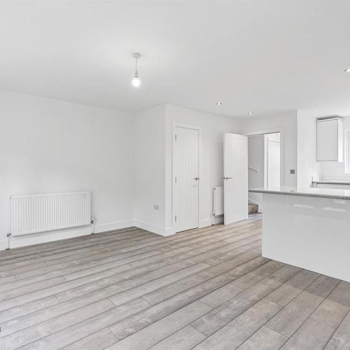 3 bedroom semi-detached house to rent - Photo 1