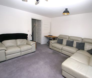 Terraced House to rent on - Photo 4