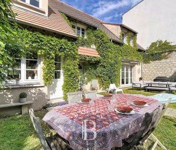 Maison • Marnes-la-Coquette - Photo 1