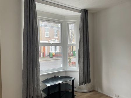 2 Bed Terraced House, Tavistock Road, E15 - Photo 5