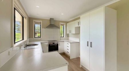 ASHBURTON, FOUR BEDROOM, PET FRIENDLY, LOG BURNER - Photo 4