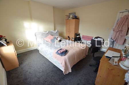 7 Bedroom End Terraced House for rent in Estcourt Avenue - Photo 4