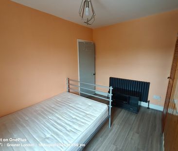Room in a Shared House, London, E6 - Photo 2