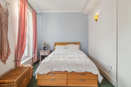 2 bedroom flat in Islington - Photo 2