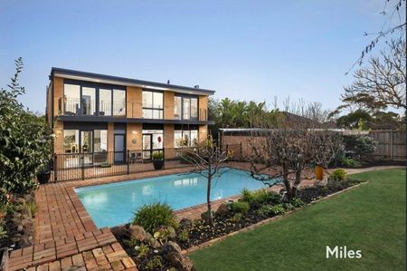 40 Carn Avenue, Ivanhoe - Photo 2