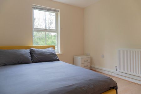 2 Bed Flat, Craven Street, SO14 - Photo 4