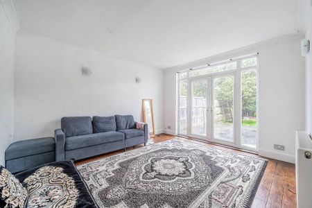 4 bedroom semi-detached house to rent - Photo 2