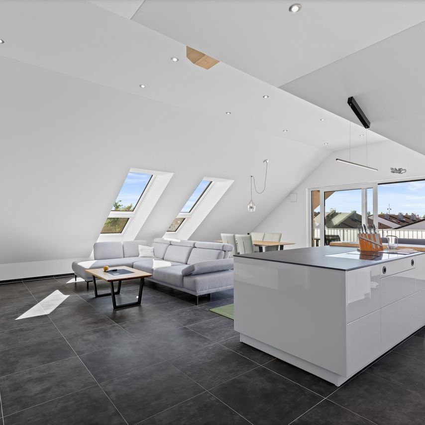 Traumhafte Dachgeschosswohnung IN-Nord - neuwertig & hochwertig ausgestattet - inkl. Einbauküche! - Photo 1