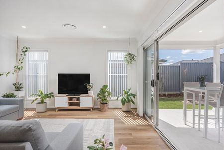 Stunning 3 Bedroom Home - Photo 4