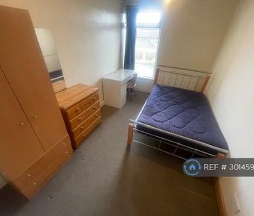 1 bedroom in a house share to rent - Photo 3