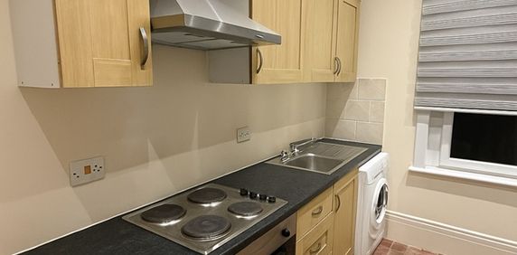 Studio Flat, Sandringham Road, E8 - Photo 2