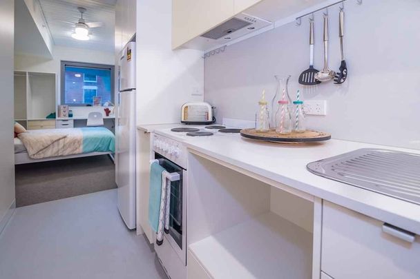 Large Studio Apartment - Photo 1