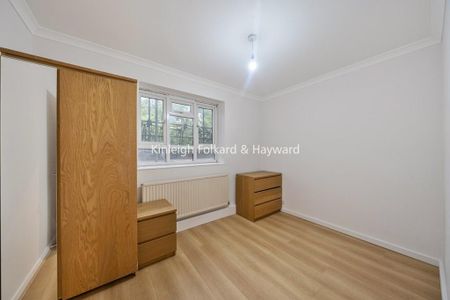 4 bedroom flat to rent - Photo 2