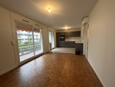 Location Appartement 4 pièces 77m² NICE 06200 - Photo 5