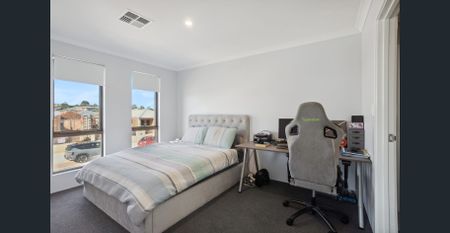 Modern living with room to make it your own - Photo 5