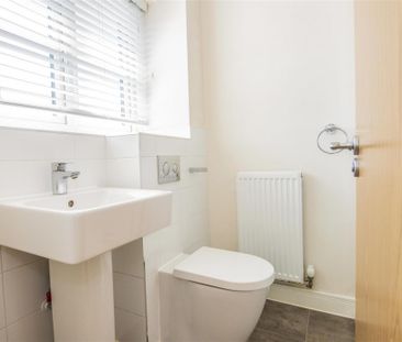 3 bed House - Mid Terrace To Let - Photo 4