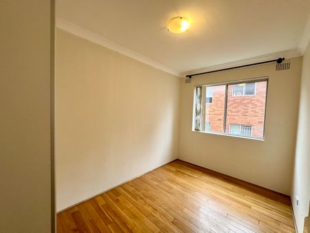 Stylish 2-Bedroom Apartment with Secure Lock-Up Garage! AVAILABLE NOW! - Photo 4