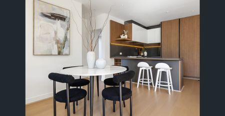 Luxurious Ground Floor Residence - Photo 4