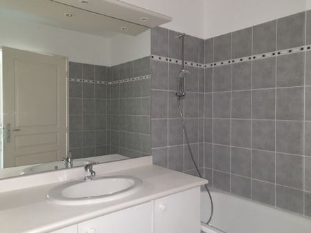 Location Appartement 3 pièces 82m² NIMES 30900 - Photo 4