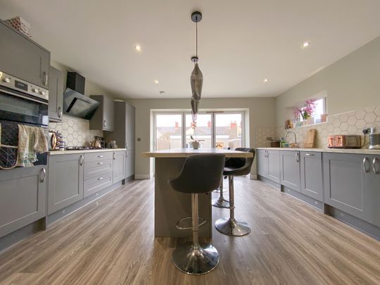 Laytonia Avenue, Heath - Photo 1