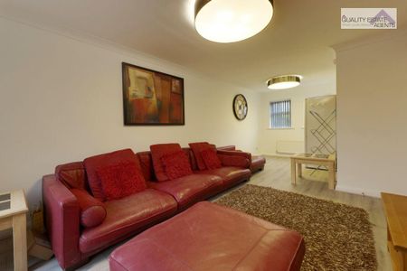 5 bedroom detached house to rent - Photo 3