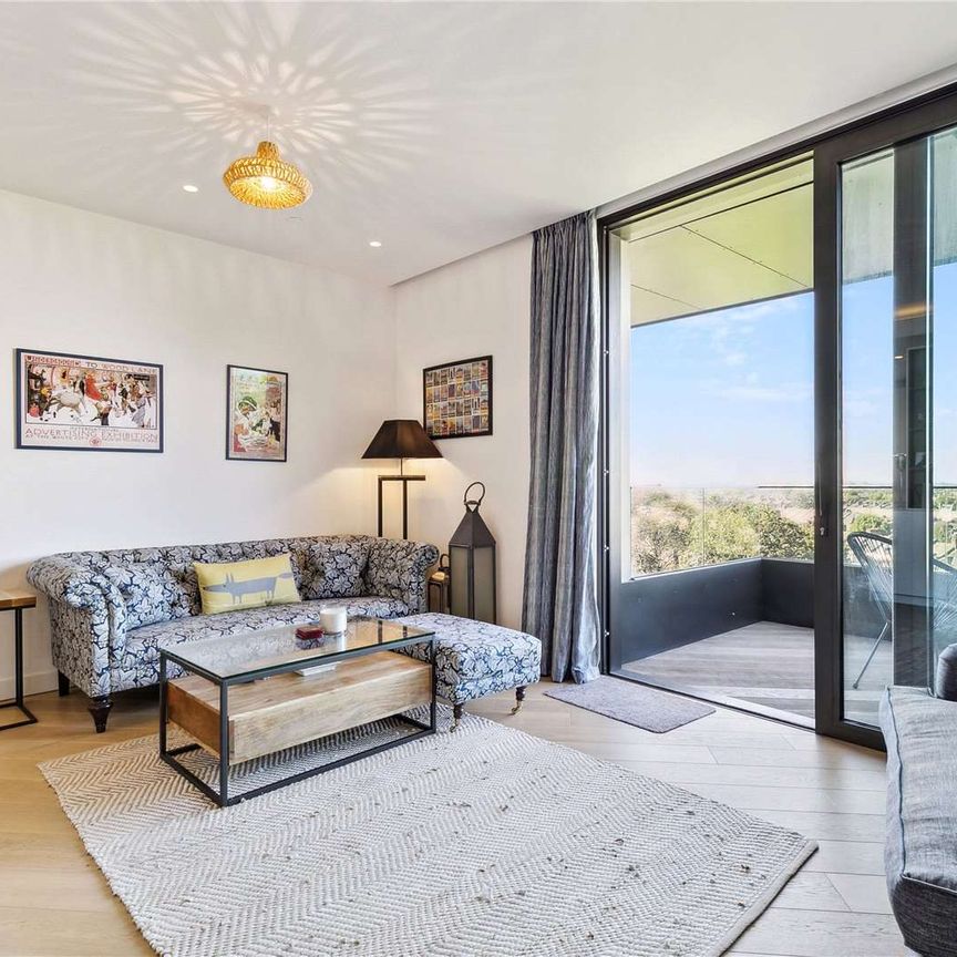 A fantastic one bedroom apartment located in the iconic Television Centre with views over the Hammersmith park - Photo 1